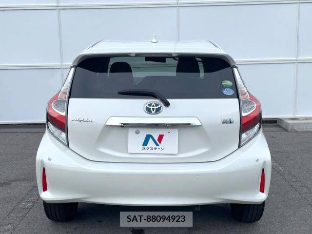 Toyota AQUA 2019-03 395699-13