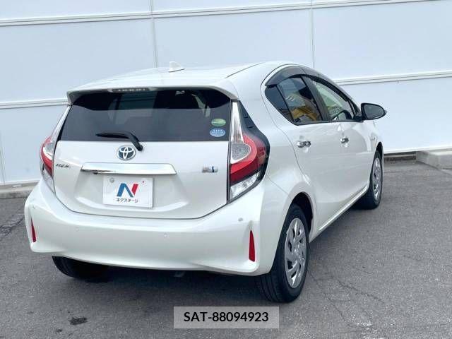 Toyota AQUA 2019-03 395699-15