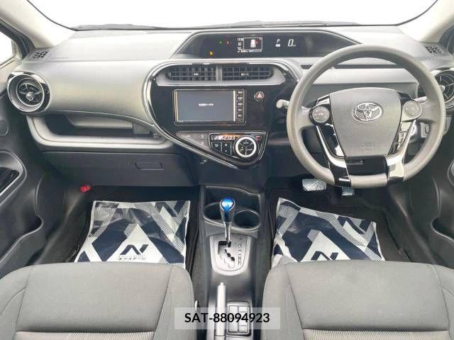 Toyota AQUA 2019-03 395699-1