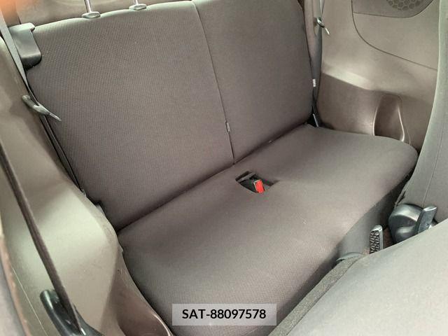 Toyota IQ 2009-01 379350-11