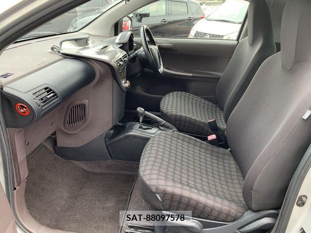 Toyota IQ 2009-01 379350-9