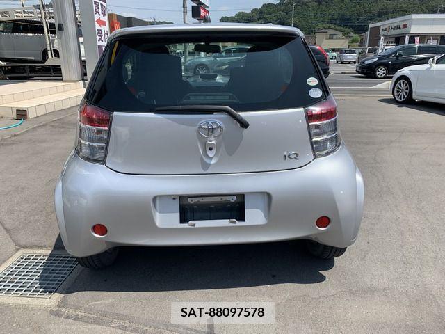 Toyota IQ 2009-01 379350-3