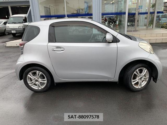 Toyota IQ 2009-01 379350-5