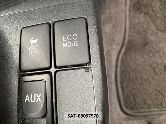 Toyota IQ 2009-01 379350-14