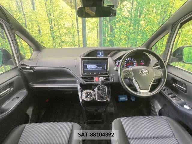 Toyota VOXY 2017-06 289068-1