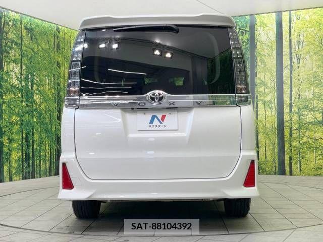 Toyota VOXY 2017-06 289068-16