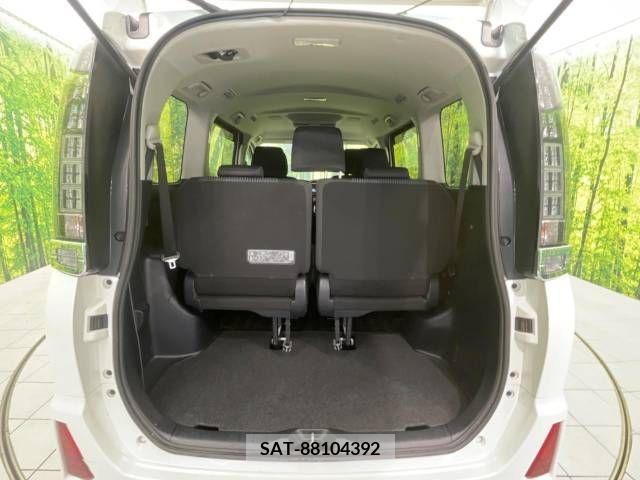 Toyota VOXY 2017-06 289068-11