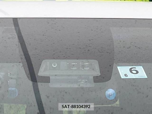 Toyota VOXY 2017-06 289068-2