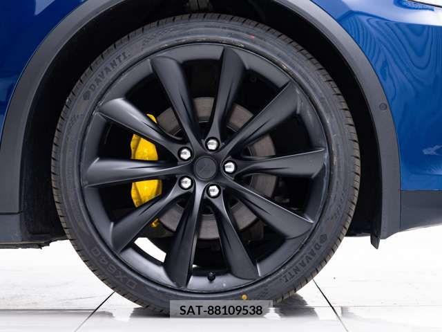 Tesla MODEL X 2017-06 205120-18