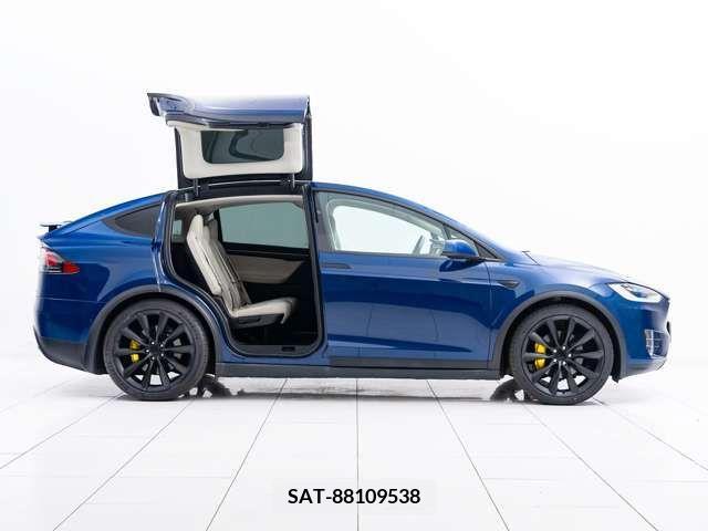 Tesla MODEL X 2017-06 205120-16