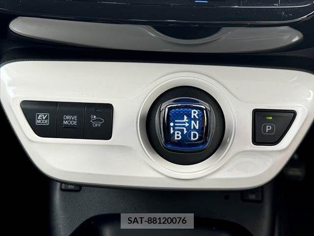 Toyota PRIUS 2016-08 330726-28