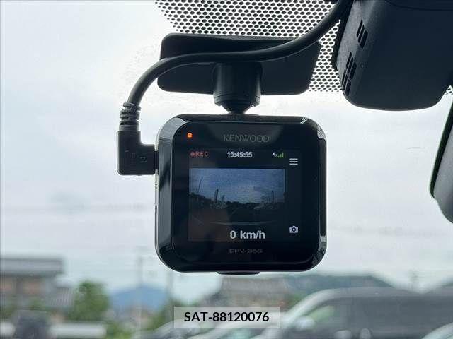 Toyota PRIUS 2016-08 330726-5
