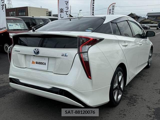 Toyota PRIUS 2016-08 330726-14