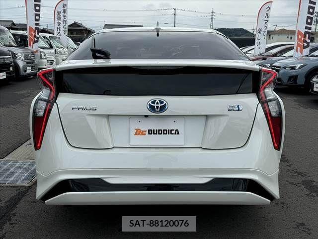 Toyota PRIUS 2016-08 330726-13
