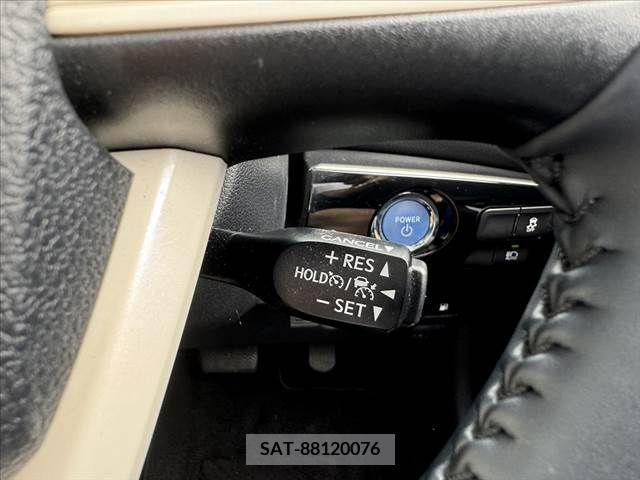 Toyota PRIUS 2016-08 330726-25