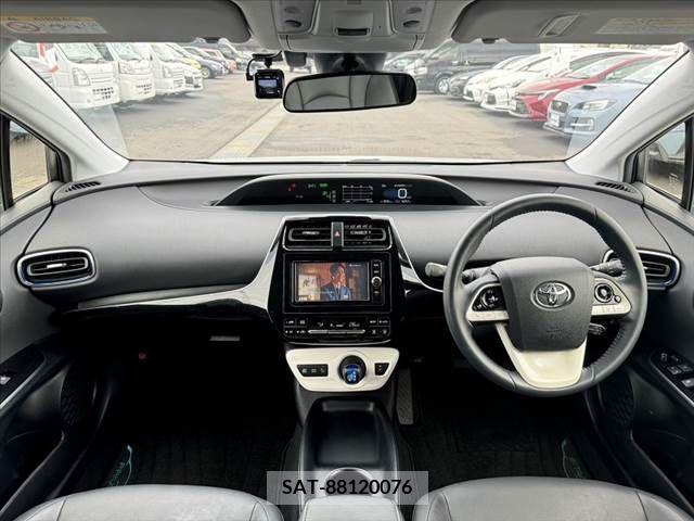 Toyota PRIUS 2016-08 330726-1