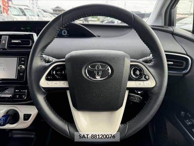 Toyota PRIUS 2016-08 330726-21