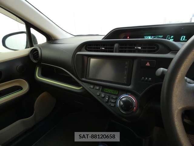Toyota AQUA 2012-06 313936-11