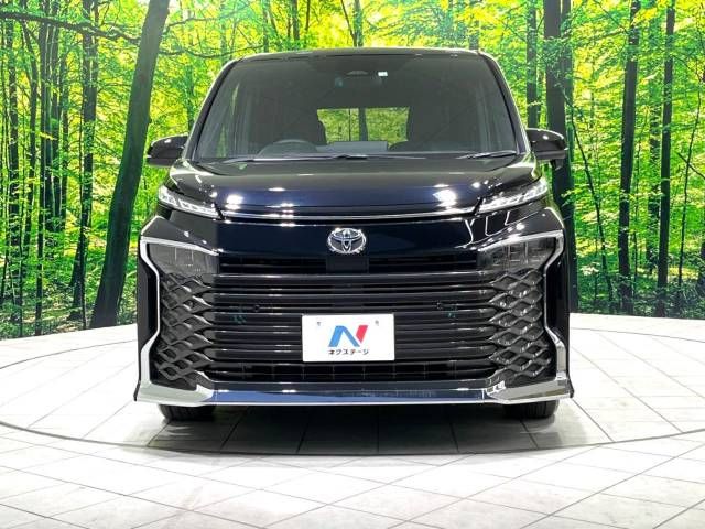 Toyota VOXY 2023-03 196132-14