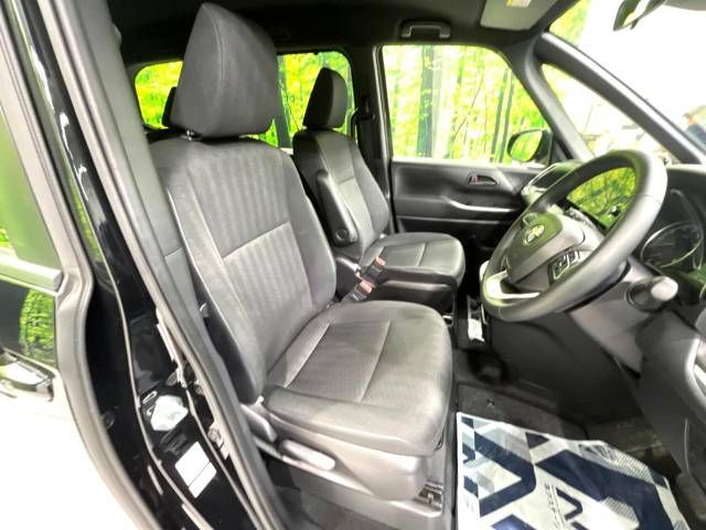 Toyota VOXY 2023-03 196132-8