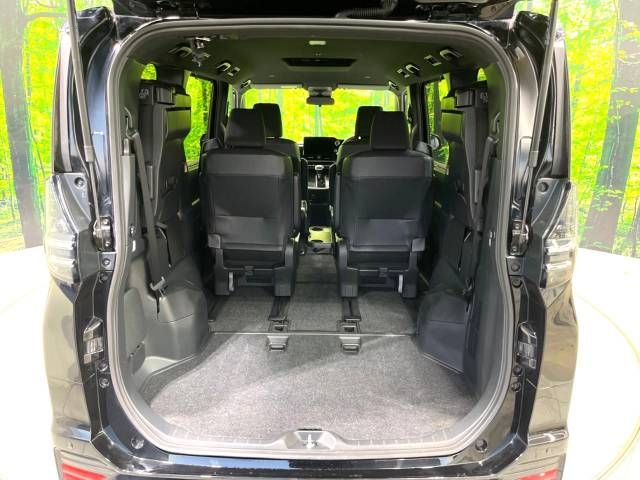 Toyota VOXY 2023-03 196132-11