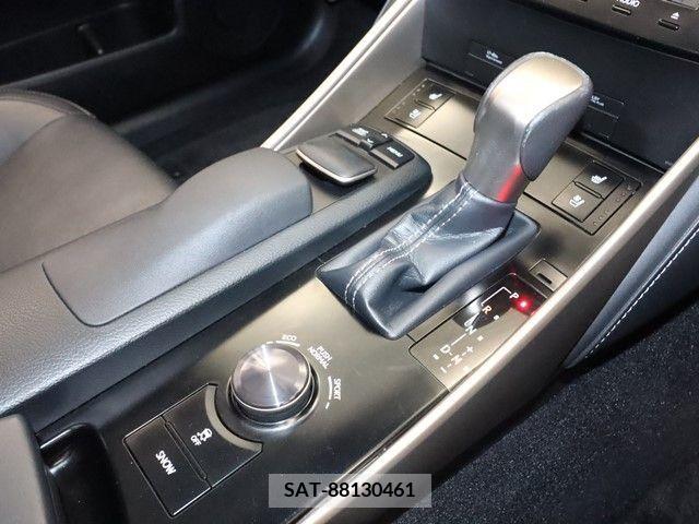 Lexus IS 2013-05 275499-18
