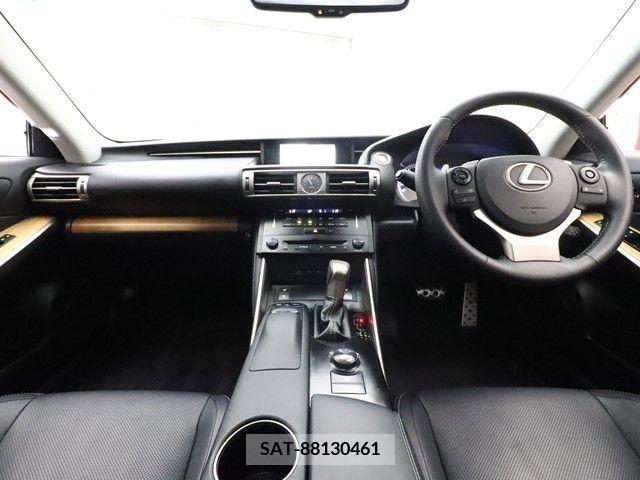 Lexus IS 2013-05 275499-2