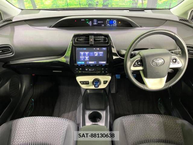 Toyota PRIUS 2017-06 322369-1