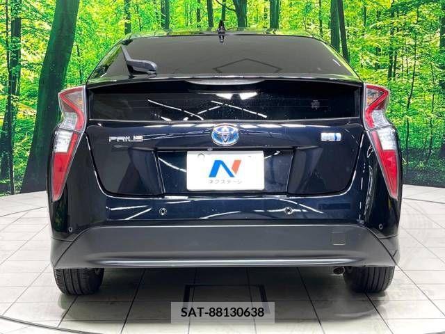 Toyota PRIUS 2017-06 322369-15