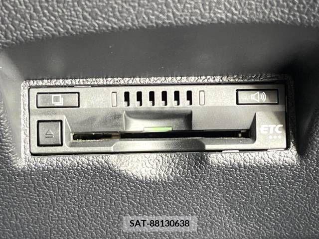 Toyota PRIUS 2017-06 322369-6