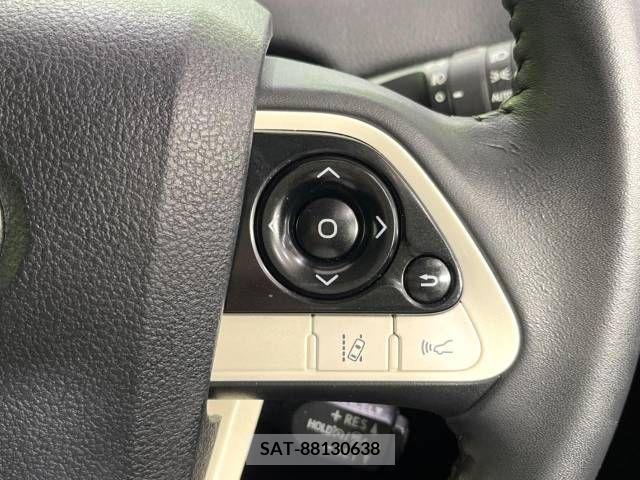 Toyota PRIUS 2017-06 322369-3