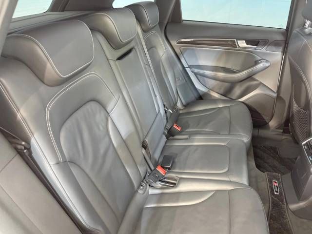 Audi SQ5 2015-02 180838-8
