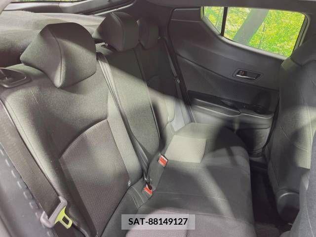 Toyota C-HR 2018-06 373546-11