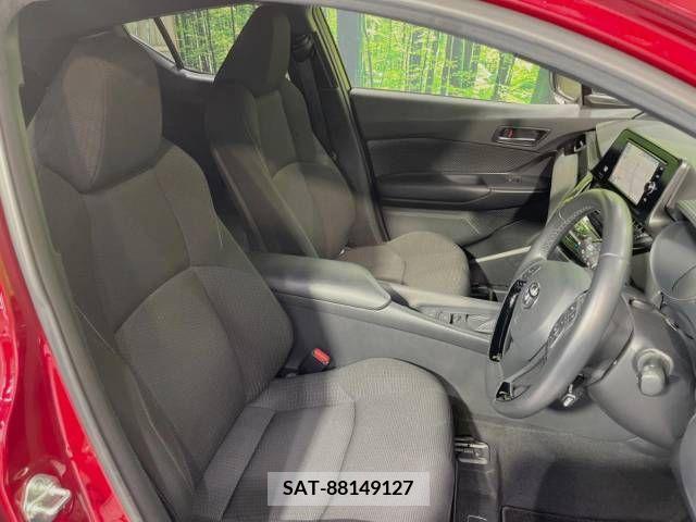 Toyota C-HR 2018-06 373546-10