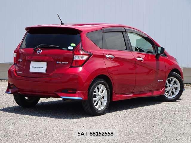 Nissan NOTE 2017-01 327922-1