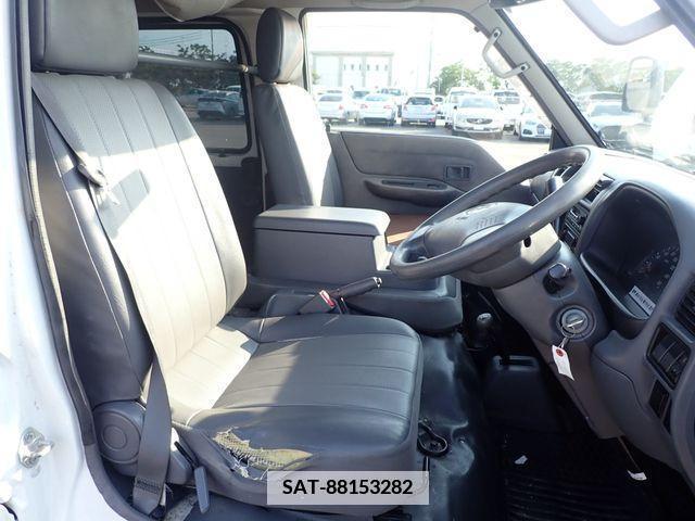 Mazda BONGO VAN 2012-06 384615-16