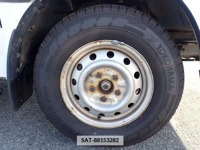 Mazda BONGO VAN 2012-06 384615-20