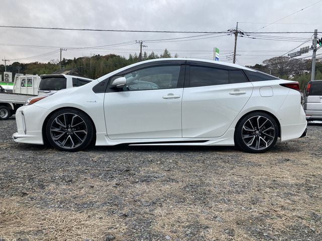 Toyota PRIUS 2019-10 1323-3