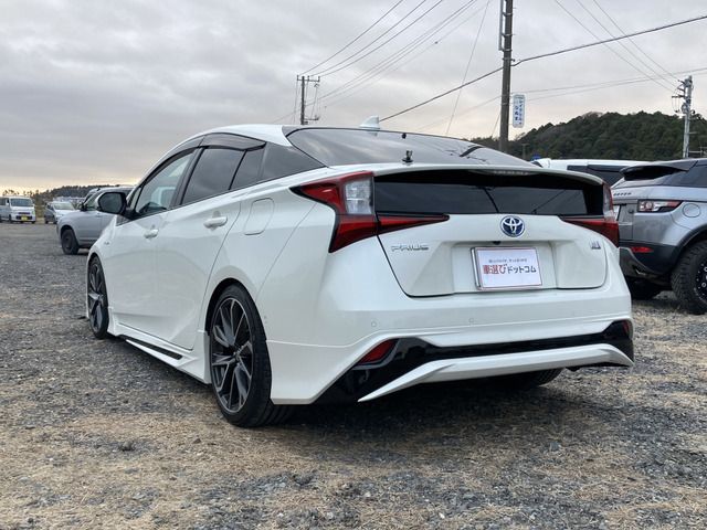 Toyota PRIUS 2019-10 1323-4