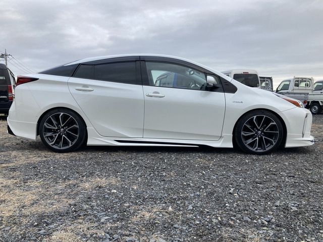 Toyota PRIUS 2019-10 1323-7
