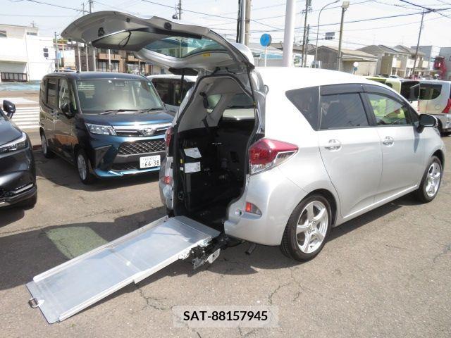 Toyota RACTIS 2014-10 373299-1