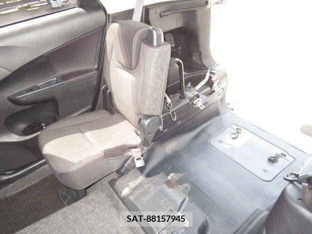 Toyota RACTIS 2014-10 373299-11
