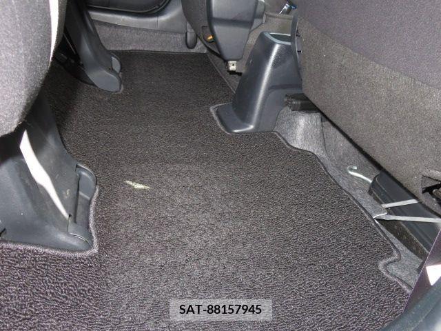 Toyota RACTIS 2014-10 373299-21