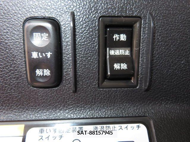 Toyota RACTIS 2014-10 373299-8