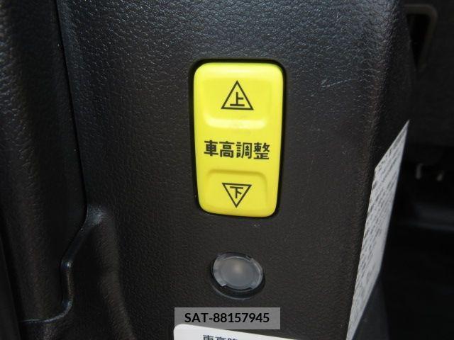 Toyota RACTIS 2014-10 373299-7