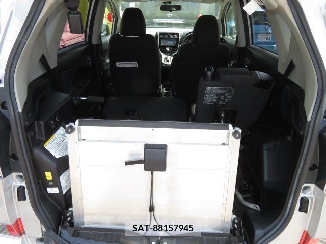 Toyota RACTIS 2014-10 373299-4
