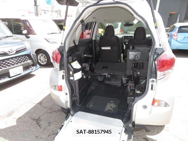 Toyota RACTIS 2014-10 373299-2