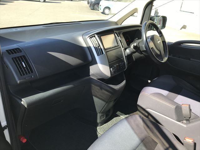 Nissan SERENA 2010-08 5838-9