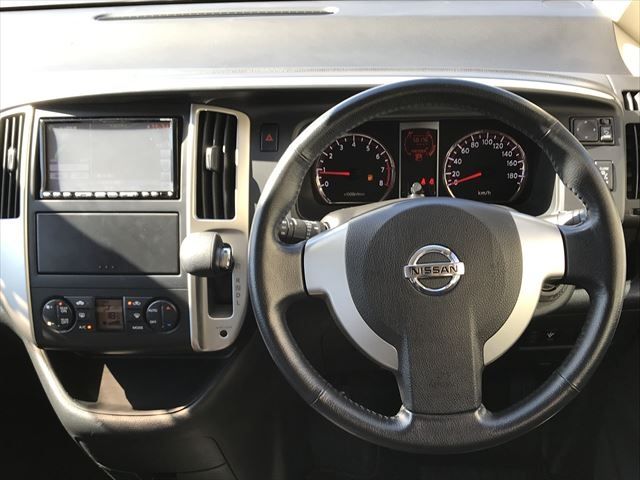 Nissan SERENA 2010-08 5838-1