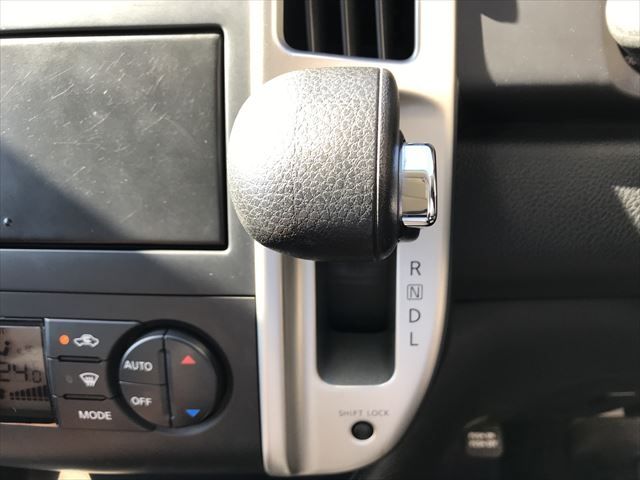 Nissan SERENA 2010-08 5838-19
